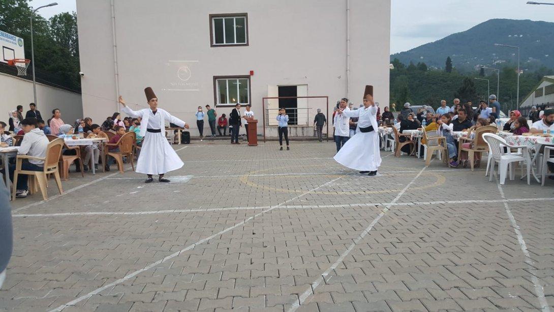 İlçemiz Kayserili Hacı Seyit Burhan Türkmen Anadolu İmam Hatip Lisesi ve Çanakçı İmam Hatip Ortaokulu tarafından geleneksel iftar programı düzenlendi.