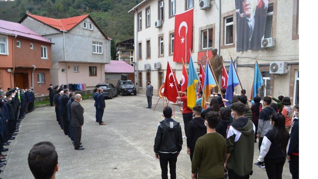 İlçemizde, 29 Ekim Cumhuriyet Bayramı Çelenk Töreni düzenlendi.